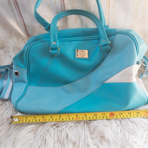 VINTAGE Lululemon Gym/Travel Bag - Picture 7 of 16